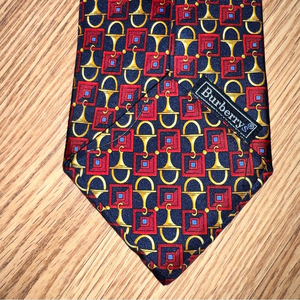 Burberrys 100%‎ silk red on black Necktie - Picture 2 of 6